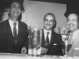 Da esquerda para a direita: Ivon Cury, Lucio Rangel e Waldir na festa dos 100.000 discos vendidos